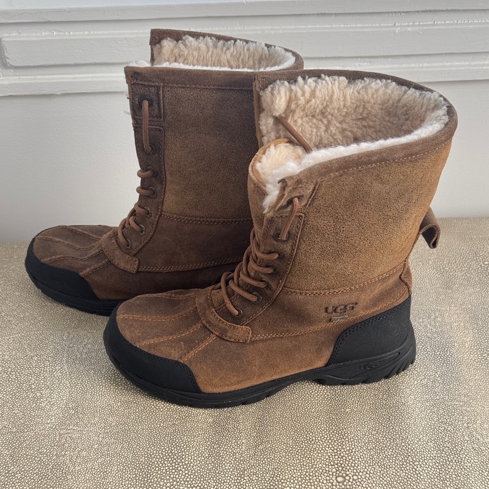 UGG Chestnut Suede Men’s Size 9 Boots with Shearling